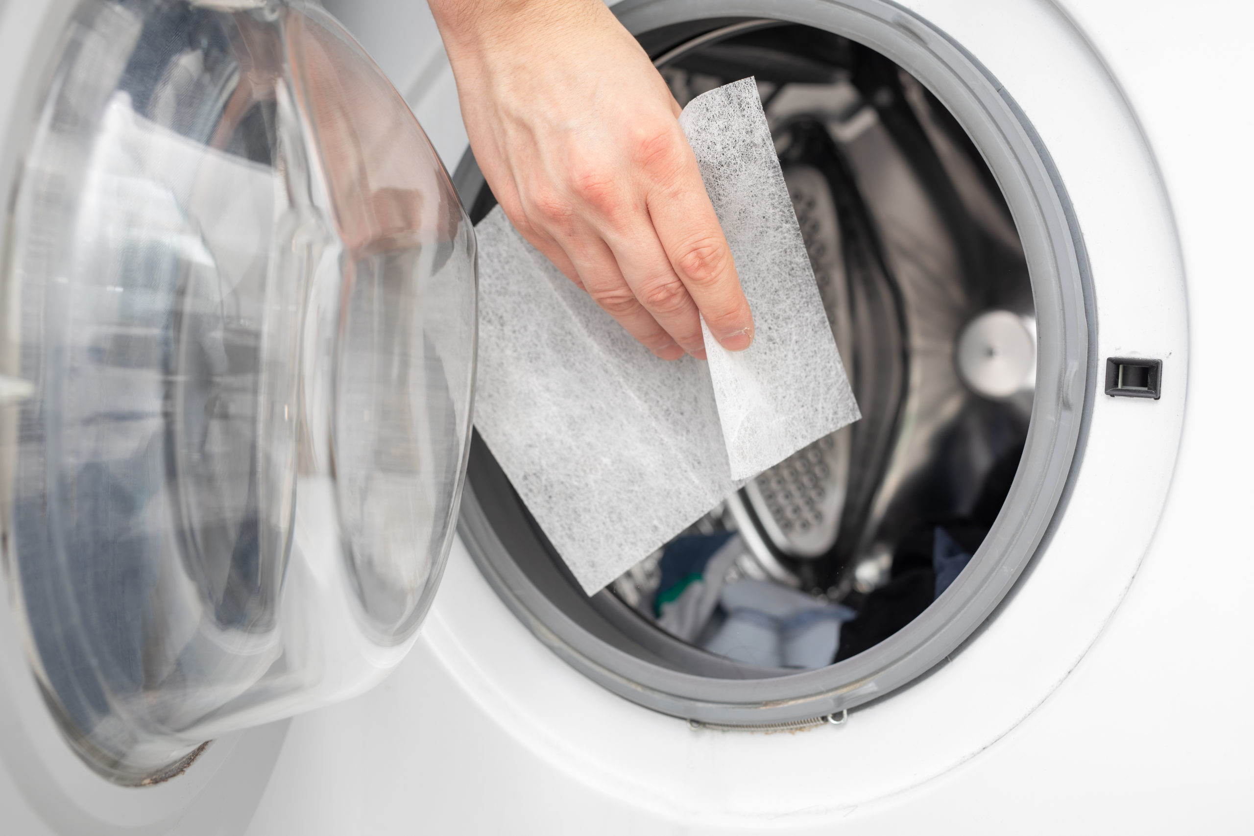 soft-your-laundry-by-droping-dryer-sheets-into-your-dryer-washing-mashine-by-hand-scaled