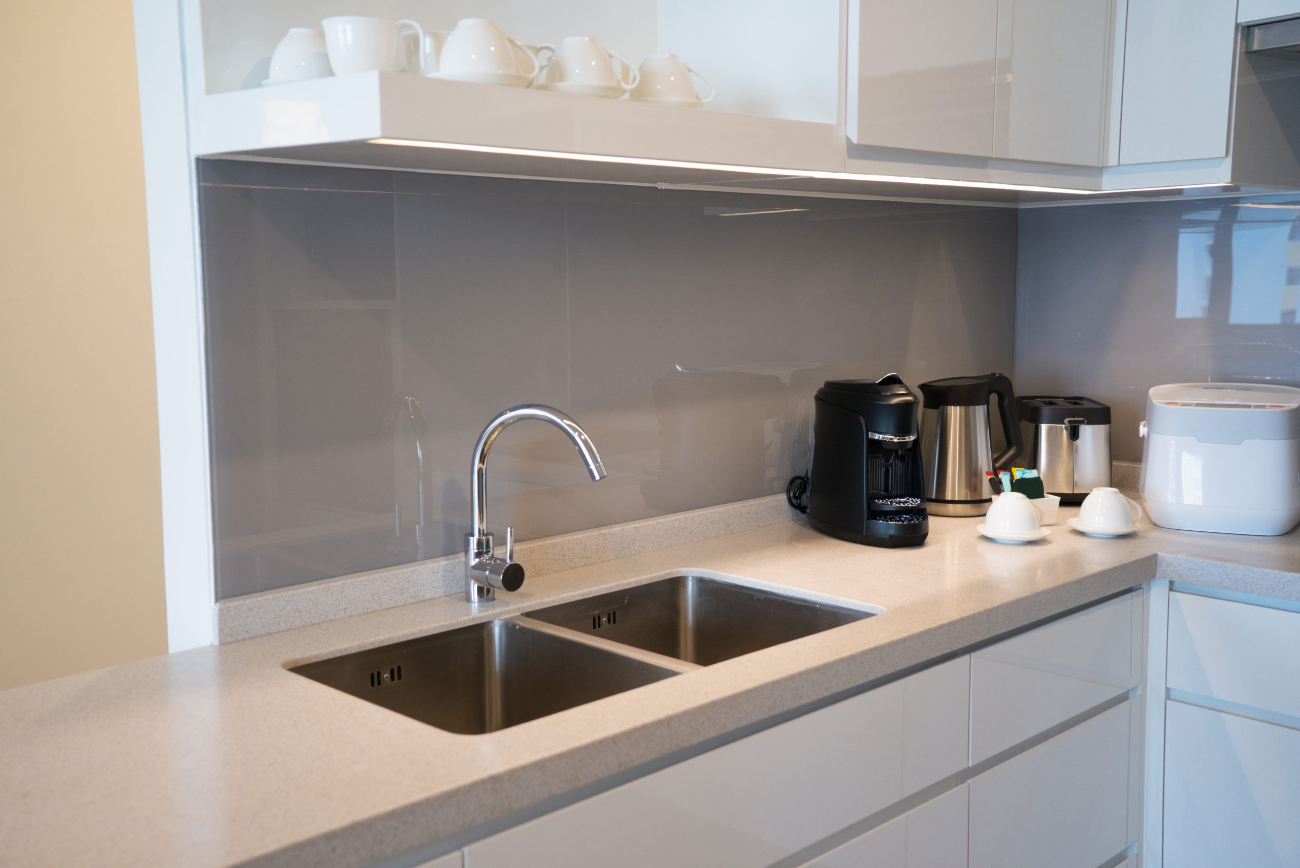 minimalistic-kitchen-corner-with-appliances-scaled